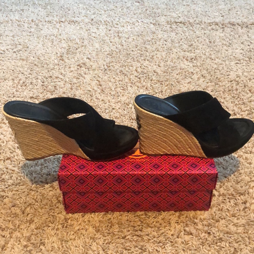 Tory Burch Wedges with gold accents on back of shoe. 8.5M - Picture 4 of 7
